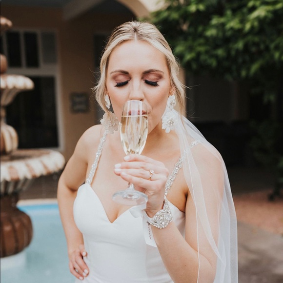 Stevie Earring with Rhinestones and Pearls - Picture 3 of 9